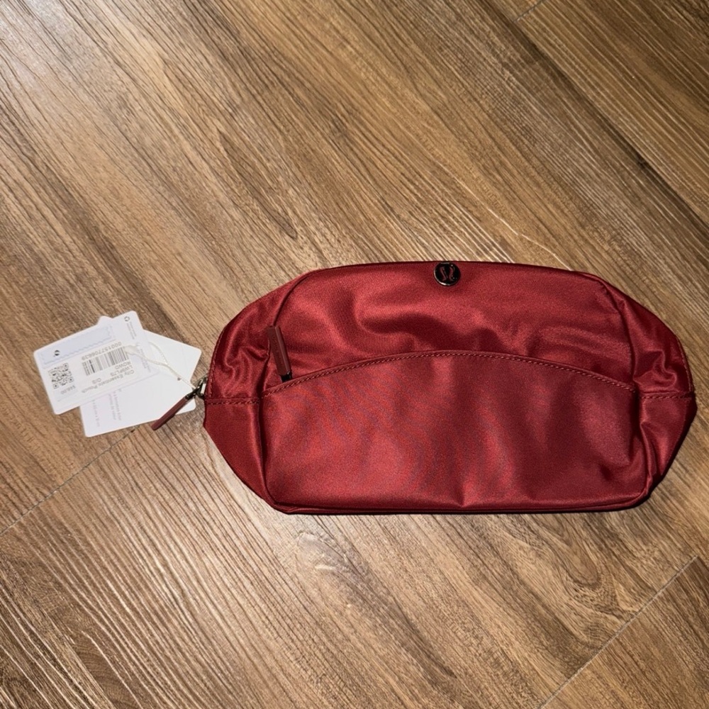 Lululemon Essentials Pouch